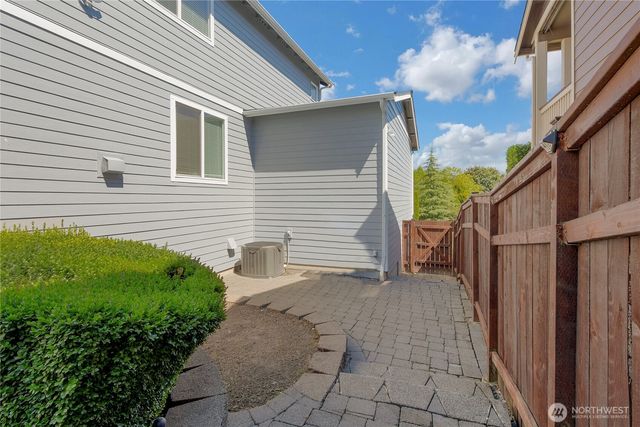 8212 72nd Avenue E, Puyallup, WA 98371