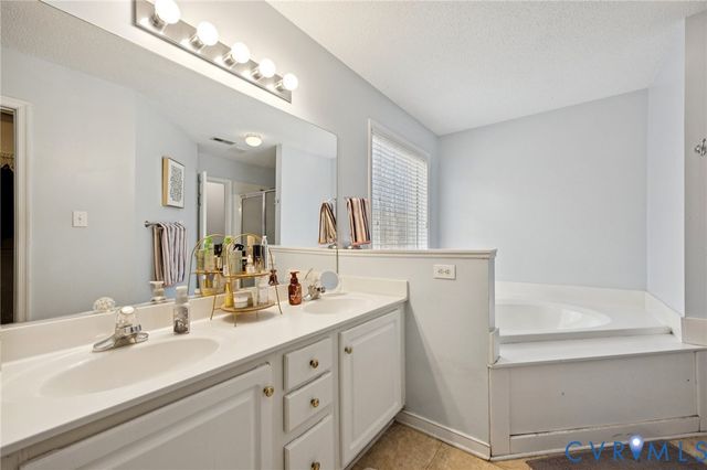 9235 Madison Leigh Ct, Mechanicsville, VA 23111