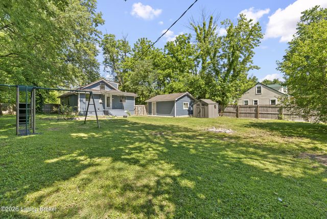 247 Walnut St, Lebanon Junction, KY 40150