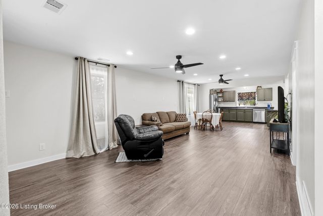 247 Walnut St, Lebanon Junction, KY 40150