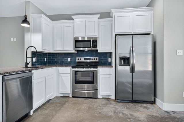 1425 S 7th Avenue, Denison, TX 75021