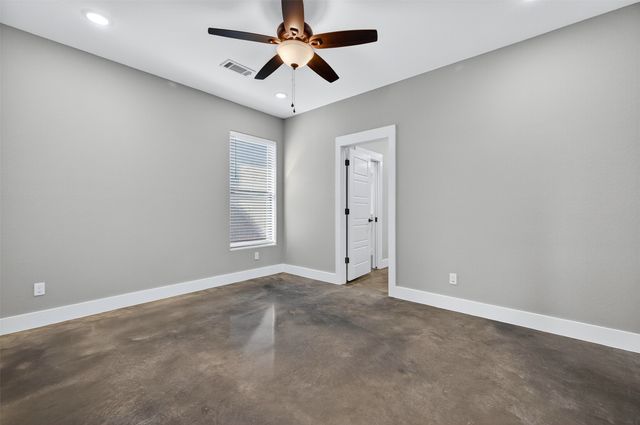 1425 S 7th Avenue, Denison, TX 75021