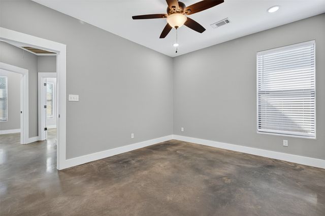 1425 S 7th Avenue, Denison, TX 75021