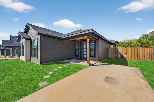 1425 S 7th Avenue, Denison, TX 75021