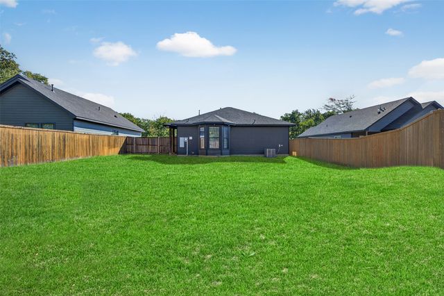 1425 S 7th Avenue, Denison, TX 75021