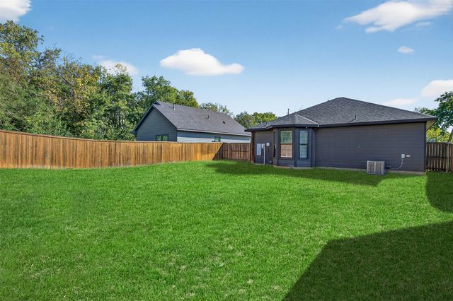 1425 S 7th Avenue, Denison, TX 75021