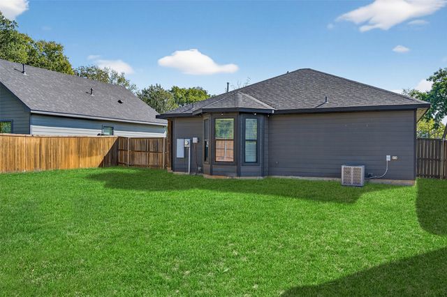 1425 S 7th Avenue, Denison, TX 75021