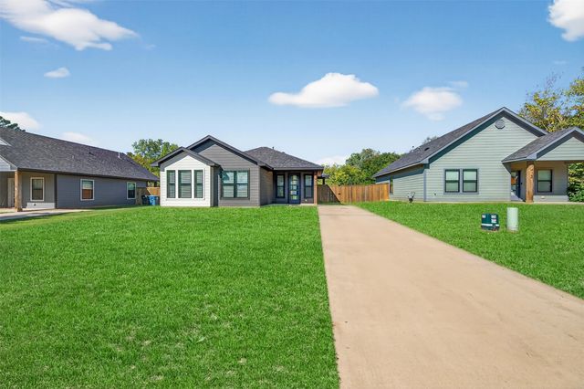 1425 S 7th Avenue, Denison, TX 75021