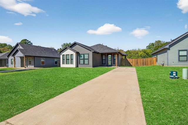 1425 S 7th Avenue, Denison, TX 75021