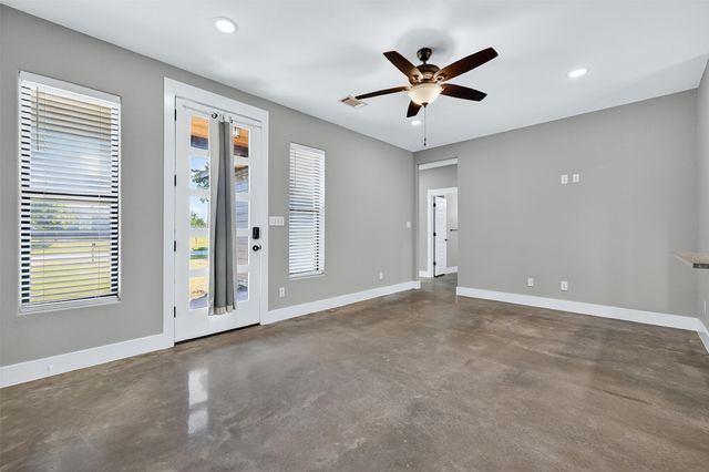 1425 S 7th Avenue, Denison, TX 75021