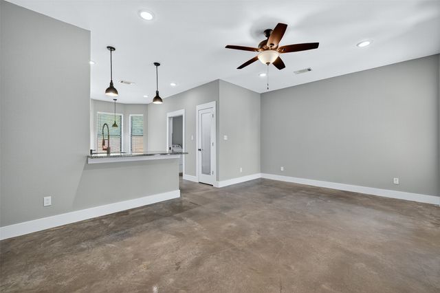 1425 S 7th Avenue, Denison, TX 75021