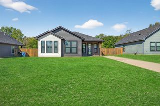 1425 S 7th Avenue, Denison, TX 75021