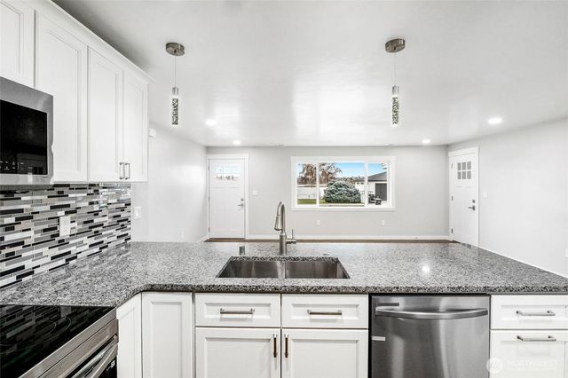 3120 W Lakeside Drive, Moses Lake, WA 98837