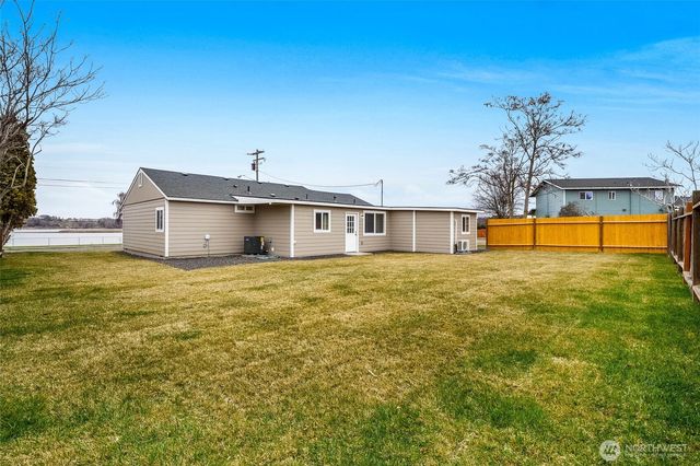3120 W Lakeside Drive, Moses Lake, WA 98837