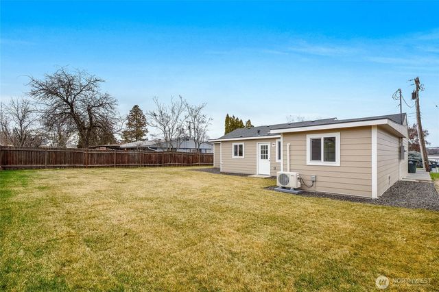 3120 W Lakeside Drive, Moses Lake, WA 98837