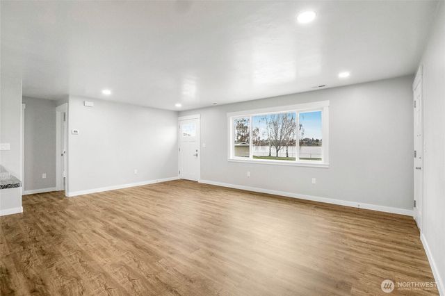 3120 W Lakeside Drive, Moses Lake, WA 98837