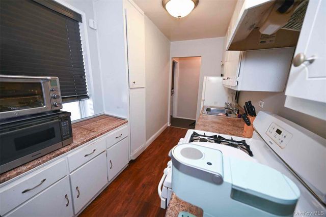 86-11 151st Avenue 2J, Howard Beach, NY 11414