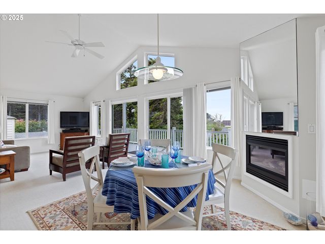 2865 Nw NEPTUNE Ave, Lincoln City, OR 97367