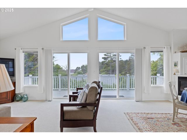 2865 Nw NEPTUNE Ave, Lincoln City, OR 97367