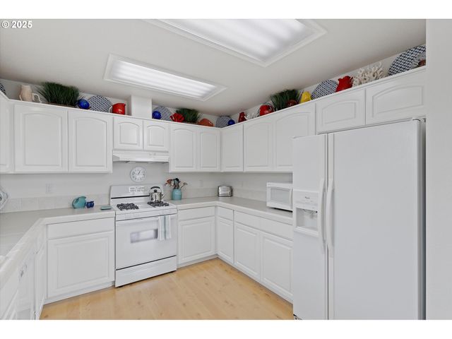 2865 Nw NEPTUNE Ave, Lincoln City, OR 97367