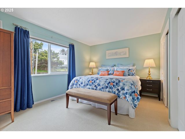 2865 Nw NEPTUNE Ave, Lincoln City, OR 97367