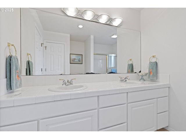 2865 Nw NEPTUNE Ave, Lincoln City, OR 97367