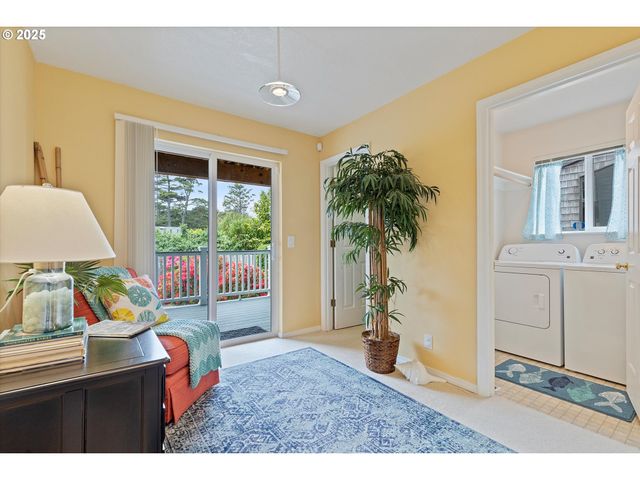 2865 Nw NEPTUNE Ave, Lincoln City, OR 97367