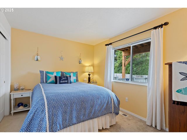 2865 Nw NEPTUNE Ave, Lincoln City, OR 97367