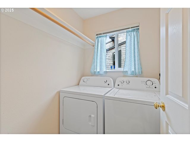2865 Nw NEPTUNE Ave, Lincoln City, OR 97367