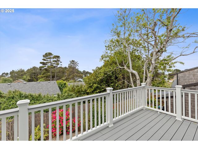 2865 Nw NEPTUNE Ave, Lincoln City, OR 97367