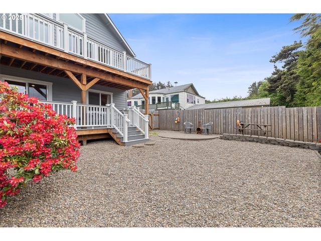 2865 Nw NEPTUNE Ave, Lincoln City, OR 97367