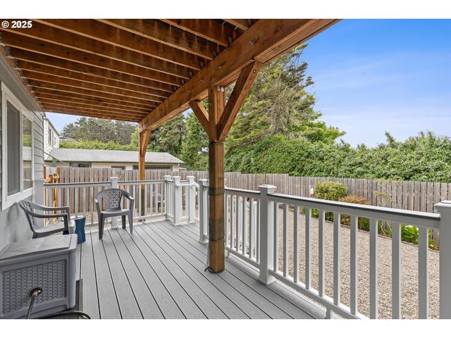 2865 Nw NEPTUNE Ave, Lincoln City, OR 97367