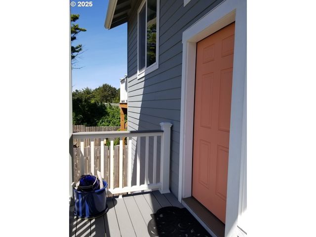 2865 Nw NEPTUNE Ave, Lincoln City, OR 97367