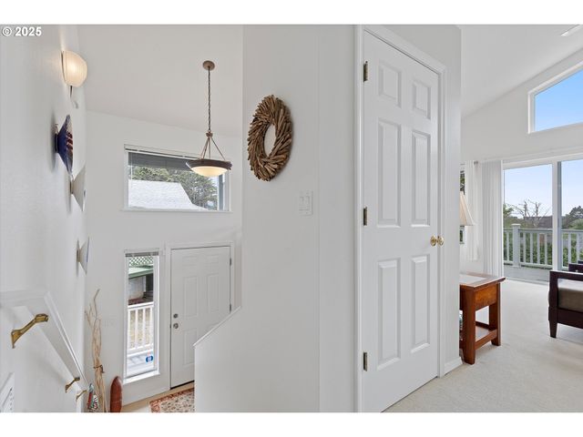 2865 Nw NEPTUNE Ave, Lincoln City, OR 97367