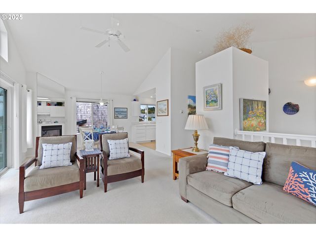2865 Nw NEPTUNE Ave, Lincoln City, OR 97367