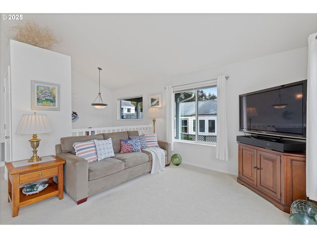 2865 Nw NEPTUNE Ave, Lincoln City, OR 97367