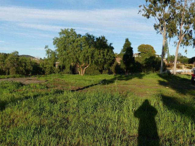 725 Yucca Road, Fallbrook, CA 92028