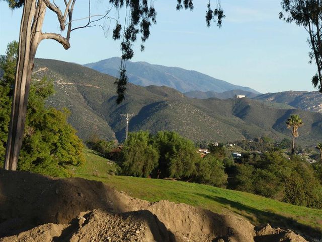 725 Yucca Road, Fallbrook, CA 92028