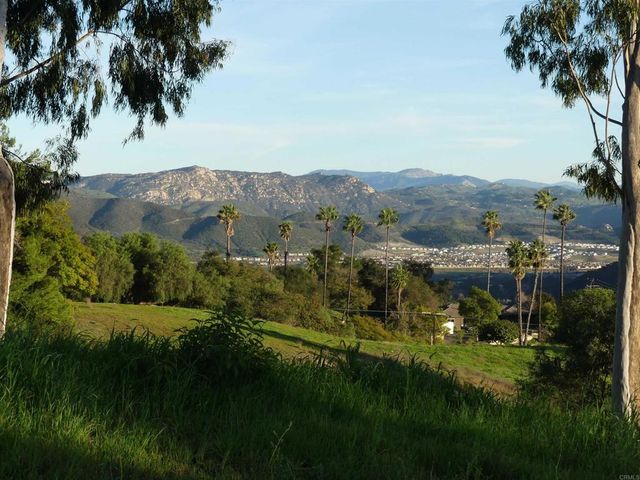 725 Yucca Road, Fallbrook, CA 92028