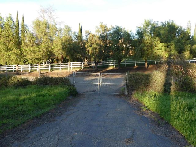 725 Yucca Road, Fallbrook, CA 92028