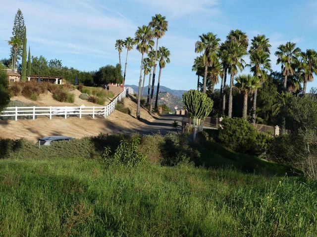 725 Yucca Road, Fallbrook, CA 92028