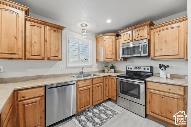 4144 S SCHOONER DR, Saratoga Springs, UT 84045