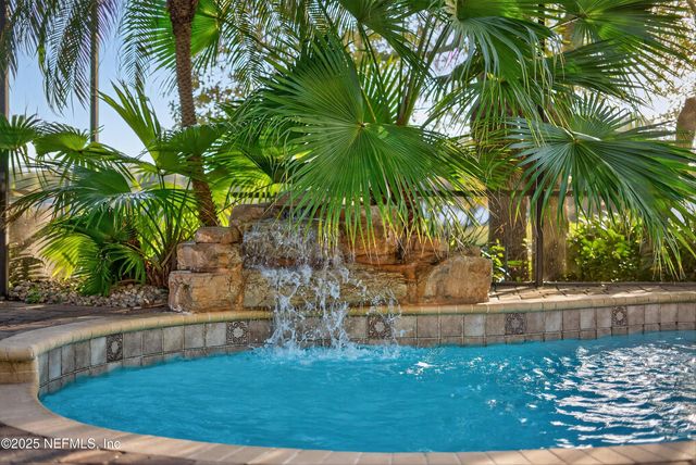 365 N LOMBARDY Loop, St. Johns, FL 32259