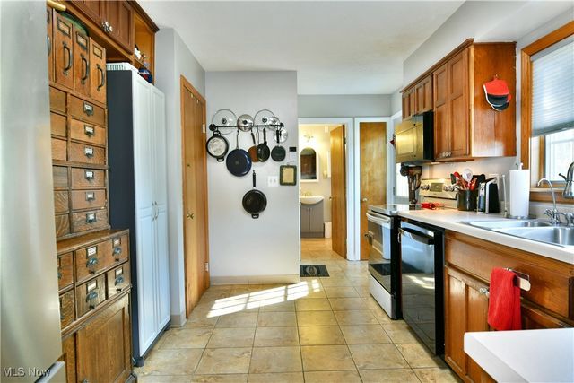 591 Belvedere Avenue NE, Warren, OH 44483