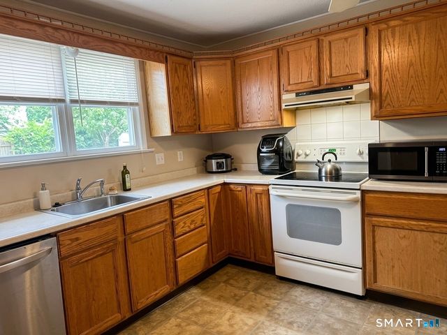 11 Belmont Circle, Danbury, CT 06810