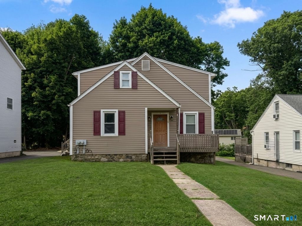 11 Belmont Circle, Danbury, CT 06810