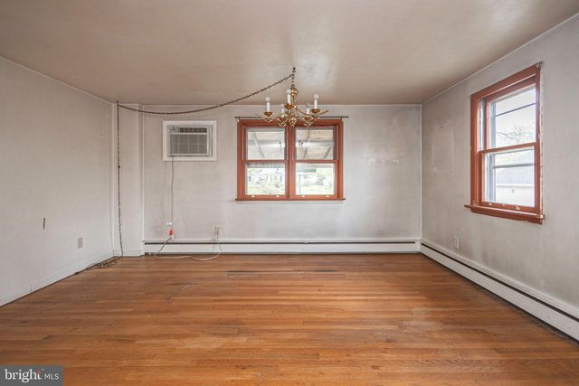 812 E WALNUT ST, Perkasie, PA 18944