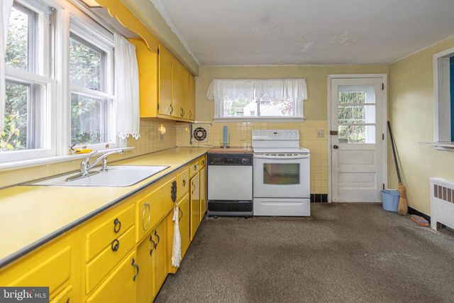 812 E WALNUT ST, Perkasie, PA 18944