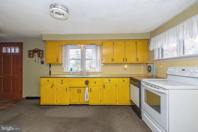 812 E WALNUT ST, Perkasie, PA 18944