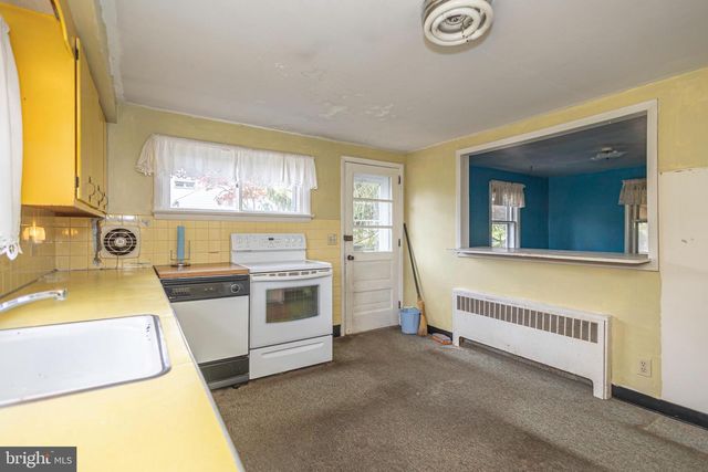 812 E WALNUT ST, Perkasie, PA 18944